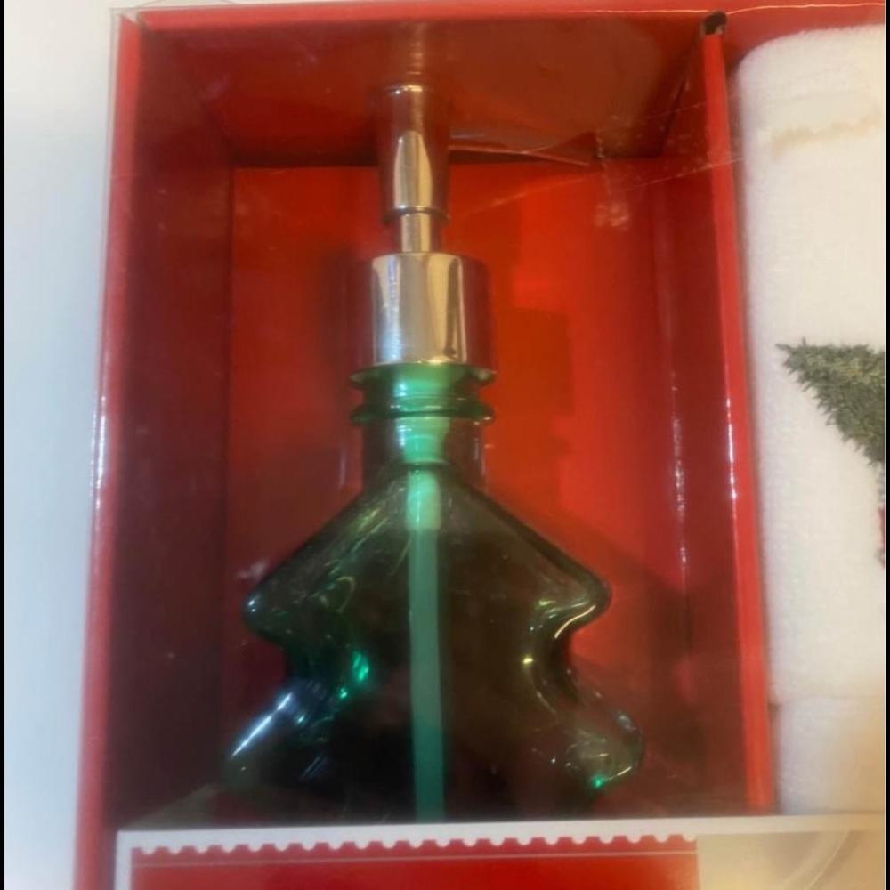 Holiday Hand Towel and Bath Set - Picture 4 of 5